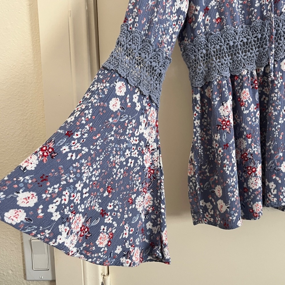 Mossimo Women Floral Top Large Boho Bell Sleeve Crochet Lace Up Peasant Cottage‎
